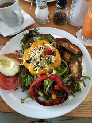 Avocado with veg. at California Bean in Munich