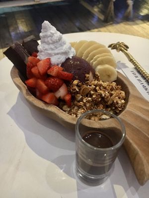 Açaí with chocolate brownie at Acai Queen - Monkey Forest in Ubud