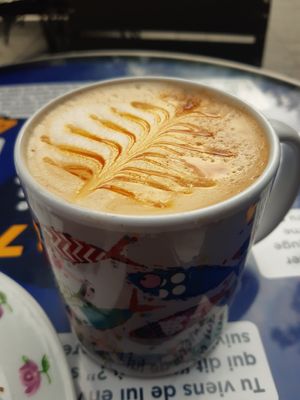 cafe gourmand with soy milk and caramel sauce at Curieux Coffeeshop in Nantes