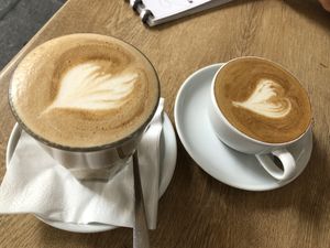 Flat White & Cappuccino mit Hafermilch  at Café Latte Art in Dresden