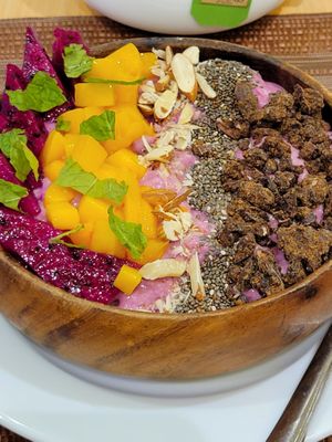 Dragon fruit smoothie bowl at iVegan in Makati