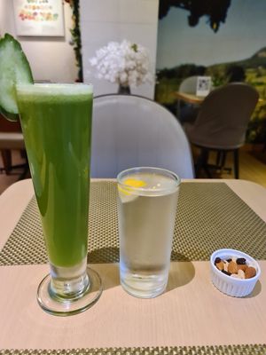 Green detox juice with complementary covers at iVegan in Makati