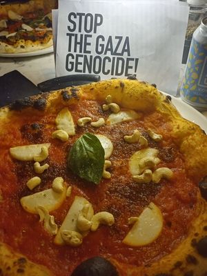 Super tasty vegan pesto pizza at Burnt Pizza in Cork