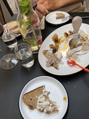 Leider das Foto zu spät gemacht, aber wir konnten es einfach nicht abwarten. ☺️ die Käseplatte  at Pepper & Ginny - Vegane Veinkost in Vienna