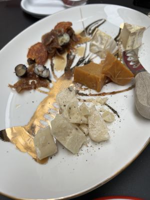 Cheese plate   at Pepper & Ginny - Vegane Veinkost in Vienna