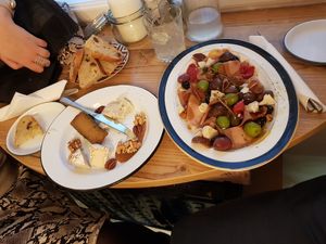 Vegan cheese and vegan ham at Pepper & Ginny - Vegane Veinkost in Vienna