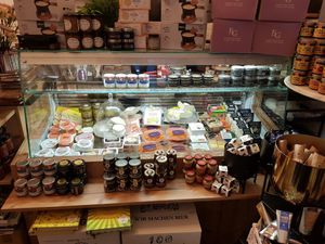 Fridge with vegan cheese choices at Pepper & Ginny - Vegane Veinkost in Vienna