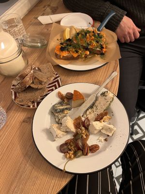 cheese plate and bread with salmon, caviar and dill  at Pepper & Ginny - Vegane Veinkost in Vienna