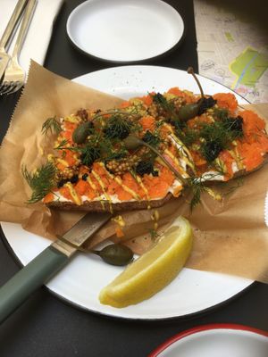 Vegan lox sandwich with vegan caviar  at Pepper & Ginny - Vegane Veinkost in Vienna