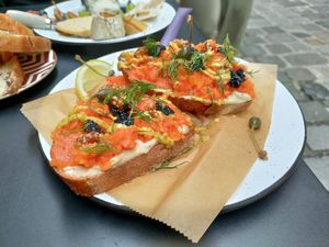 Delicious carrot lox toast at Pepper & Ginny - Vegane Veinkost in Vienna