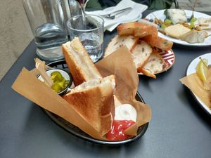 Cheese toastie at Pepper & Ginny - Vegane Veinkost in Vienna