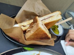 Triple cheese with added prosciutto at Pepper & Ginny - Vegane Veinkost in Vienna