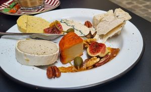 Cheese selection (18,90€) at Pepper & Ginny - Vegane Veinkost in Vienna