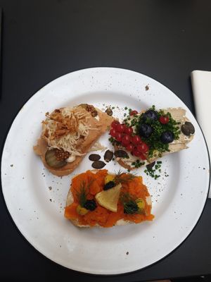 All three varieties of sandwiches: Prosciutto, Camenbert and Lox. at Pepper & Ginny - Vegane Veinkost in Vienna