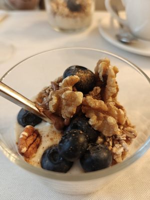 Vanilla oatyogurt with blueberries, nuts, and peanut "nutella-uesque" spread at Pepper & Ginny - Vegane Veinkost in Vienna