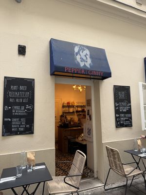 Outsidee  at Pepper & Ginny - Vegane Veinkost in Vienna