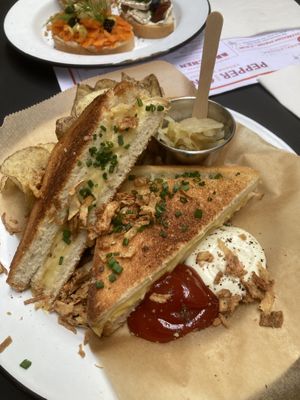 3 cheese toast  at Pepper & Ginny - Vegane Veinkost in Vienna