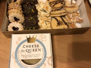 Cheese and cookies at Pepper & Ginny - Vegane Veinkost in Vienna