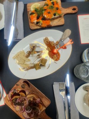 Main dishes at Pepper & Ginny - Vegane Veinkost in Vienna