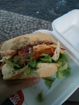 Mock-chicken burger at Dallas Burger Joint in Lisbon