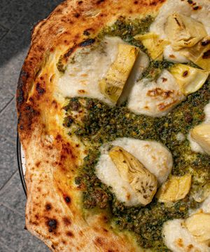 Pizza pesto alcachofa at Gardeno - Calle Orizada in Tijuana