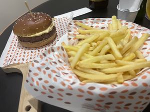 Provolone burger and fríes  at Doppel Brügger in Rio De Janeiro