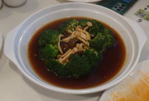 HOW CAN THIS BE $15.8 AND IT'S NOT EVEN CLOSE TO THE PICTURE IN THE MENU  at Zi Zai Vegetarian 自在齋 - West Coast in West Singapore