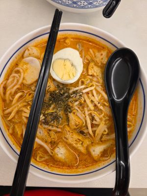 Curry Laksa after workout 😝 at Zi Zai Vegetarian 自在齋 - West Coast in West Singapore