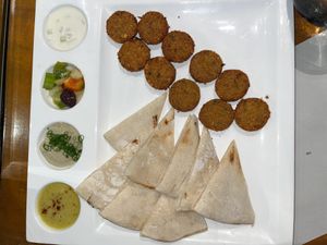 mediterranean mezze (supposedly vegan but not sure) #Veganuary at Los Indios Bravos in Boracay