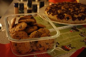 Vegan chocolate chip cookies and cherry chocolate tart at the 2019 vegan X-mas party at SaarVeggies in Saarbrucken