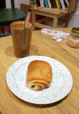 Pain au chocolat w/caroube at Cabane du 12 in Nice