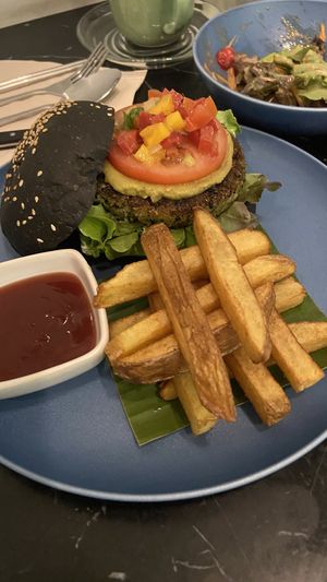 Signature Burger  at Broccoli Revolution - Charoenkrung in Bangkok