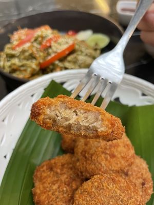 Nuggets close-up - but weird consistency  #Veganuary at Broccoli Revolution - Charoenkrung in Bangkok