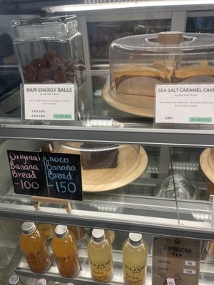 Energy balls and cake  #Veganuary at Broccoli Revolution - Charoenkrung in Bangkok