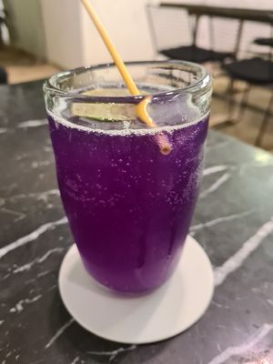 Butterfly pea soda at Broccoli Revolution - Charoenkrung in Bangkok