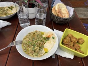 Sababa Ganush mit Falafeln und köstlichem Brot  at Falafel Sababa in Berlin