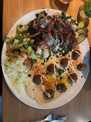 Blumenkohl plate at Falafel Sababa in Berlin