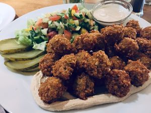 Hummus und Tahinlover 😍 at Falafel Sababa in Berlin