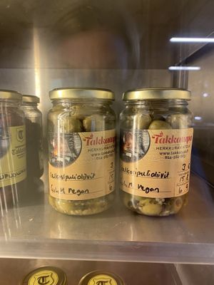 Vegan garlic olives  at Takkatupa in Pihtipudas