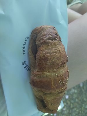 Croissant relleno de crema de cacao y dátiles (4€) at Wild Souls in Athens