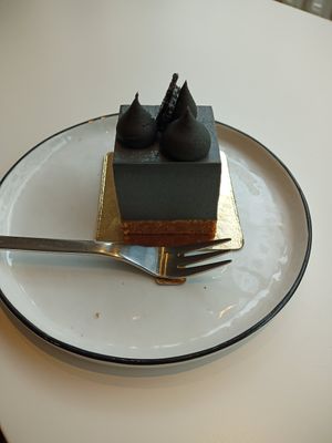 Black sesame cheesecake at Soi & Co in Berlin