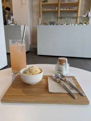 grapefruit tonic with fermented rice, soy sauce icecream and nigiri at Soi & Co in Berlin
