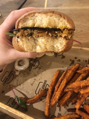 Too much bread  at Burger Market in Budapest