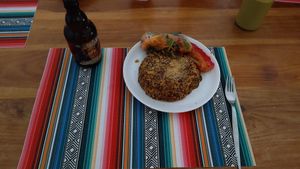 Kinoa de colors i rollet de verdures at La Nòmada in Olot