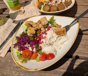 Achtung, Kebab Bowl mit planted.kebab war entgegen der Aussage des Personals nicht vegan!!! at Dean & David - Westenhellweg in Dortmund