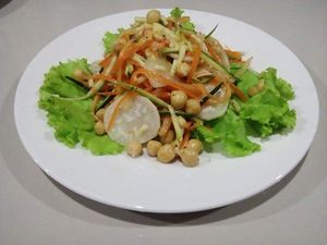 Garden Chickpea Salad at B-Belle's Vegetarian Cuisine in El Nido