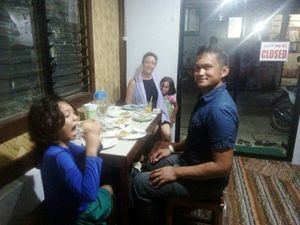 a pleasure to meet this family ,thank you for dining😇😇😇 at B-Belle's Vegetarian Cuisine in El Nido