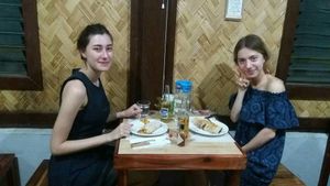 Lovely ladies ftom Russia tried our burritos and they loved it. at B-Belle's Vegetarian Cuisine in El Nido