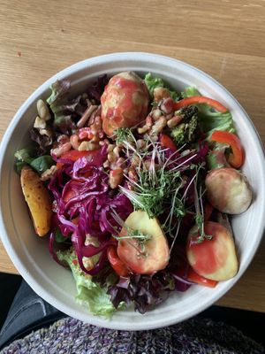 Veganer Salat   at Dean & David - Euro Plaza in Vienna