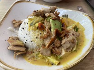 Mango curry with planted chicken  at Dean & David - Euro Plaza in Vienna